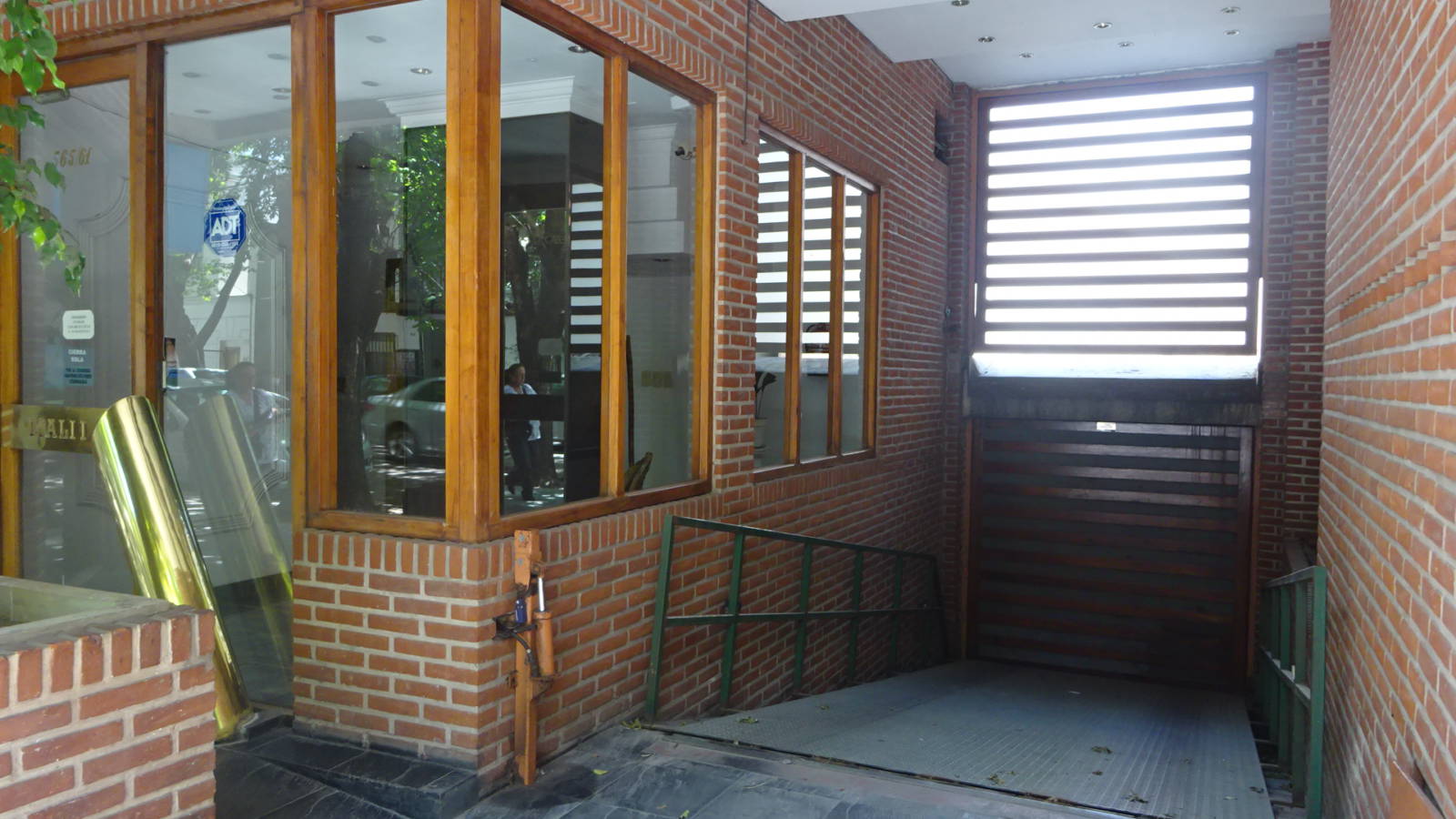 Cochera cubierta en venta – Calle 11 e/43 y 44 – La Plata | Larrosa